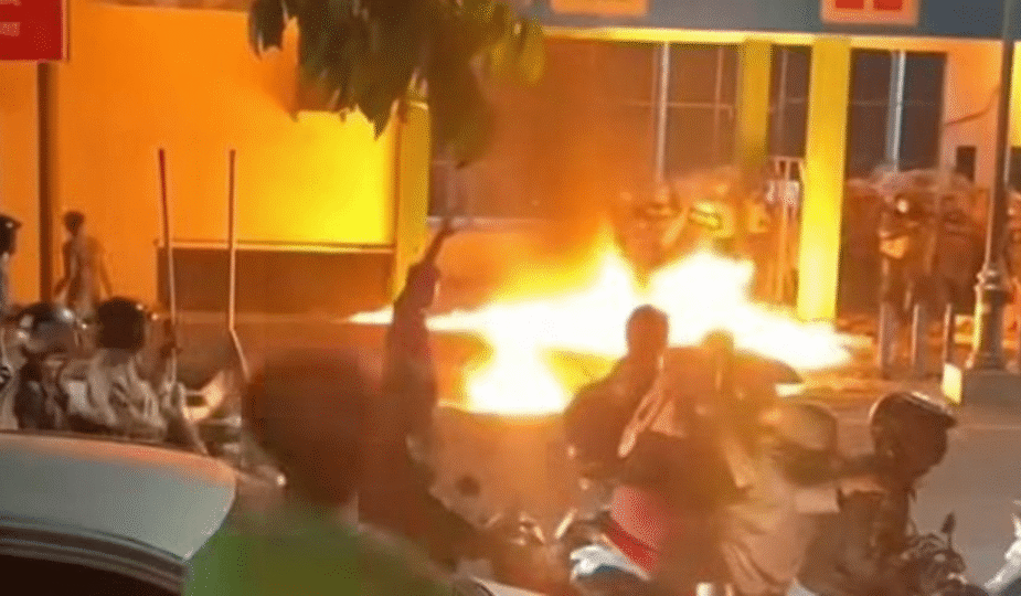 Pos Polisi Cakung Dibakar 2025