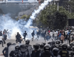 Bandara Nepal Tutup Demo