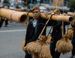 Tradisi Ngarengkong Kasepuhan Banten Kidul