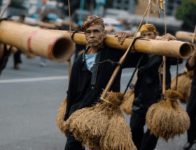 Tradisi Ngarengkong Kasepuhan Banten Kidul