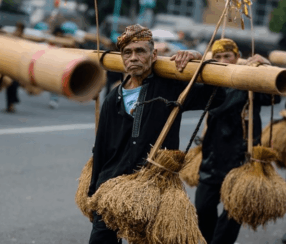 Tradisi Ngarengkong Kasepuhan Banten Kidul