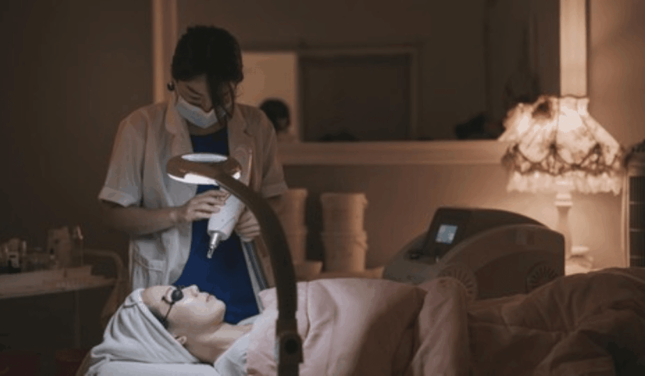 Kontroversi Produk Kecantikan Reza Gladys