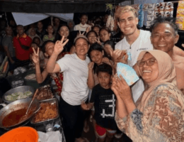 Aisar Khaled Bantu Korban Banjir