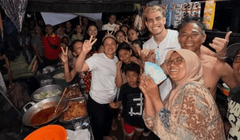 Aisar Khaled Bantu Korban Banjir