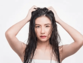 Merawat Rambut Musim Hujan