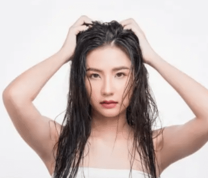 Merawat Rambut Musim Hujan