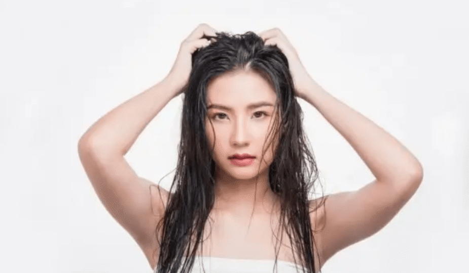 Merawat Rambut Musim Hujan